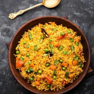 Spicy green motor pulau with raita